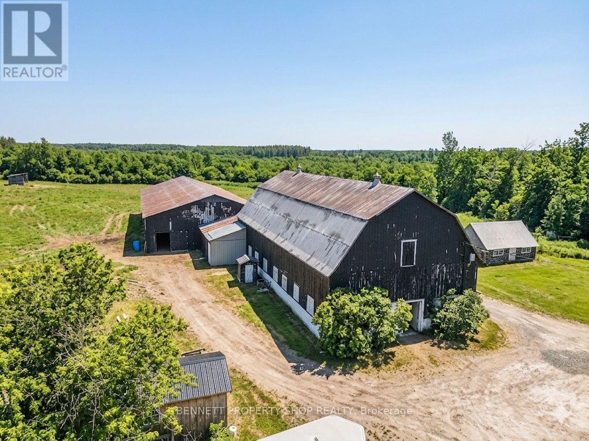 7261 Third Line Road S Property Photo 17