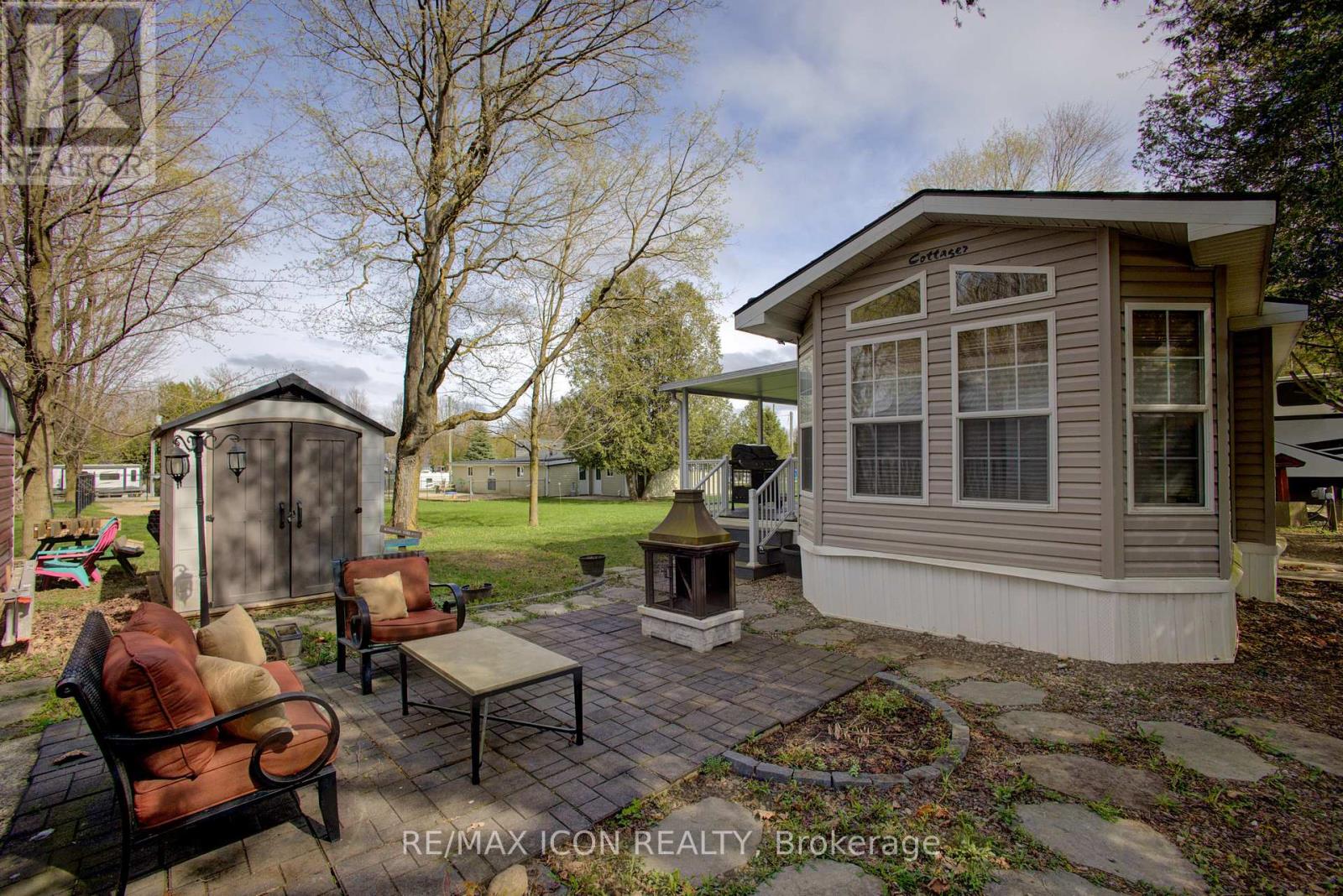7489 Sideroad 5 E Property Photo 1