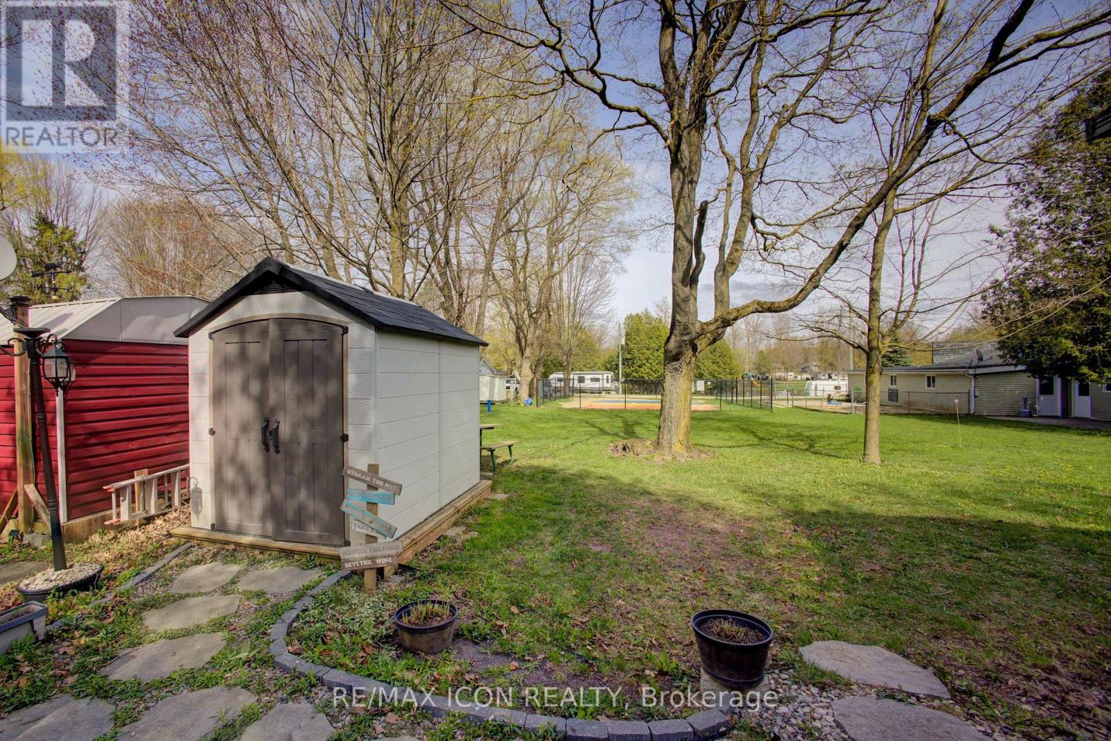7489 Sideroad 5 E Property Photo 7