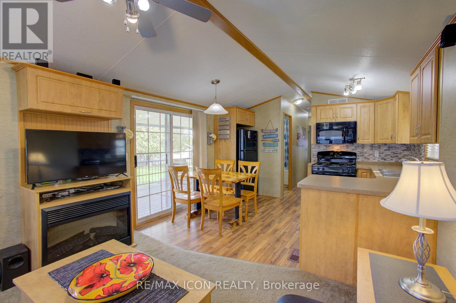 7489 Sideroad 5 E Property Photo 15
