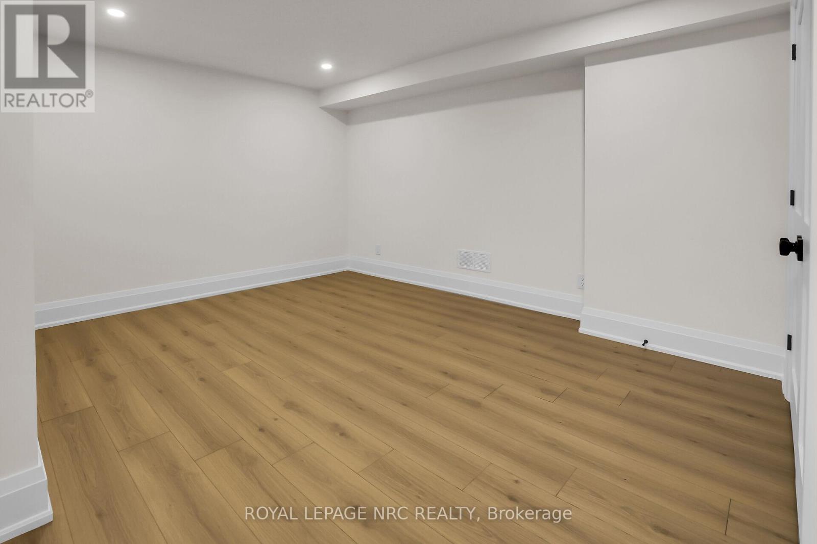 2021 Victoria Avenue Property Photo 26