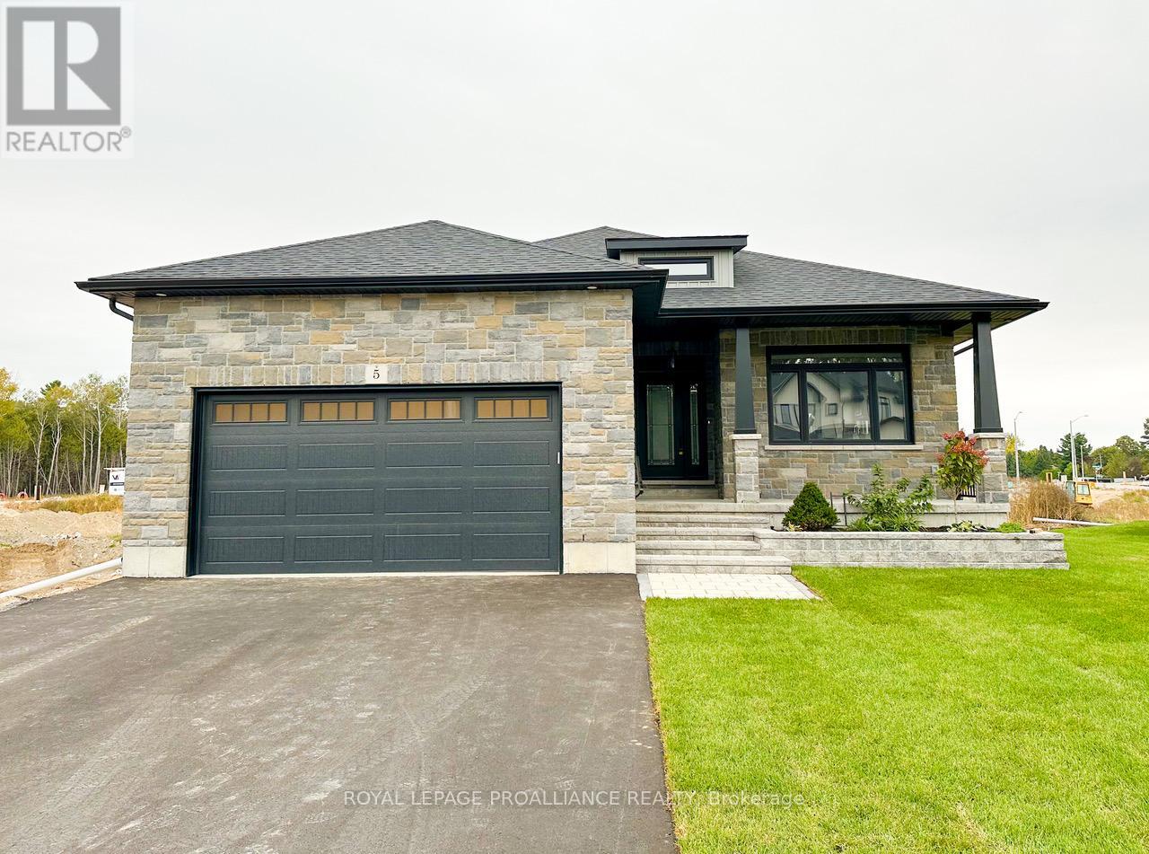 5 Mackenzie John Crescent Property Photo 2