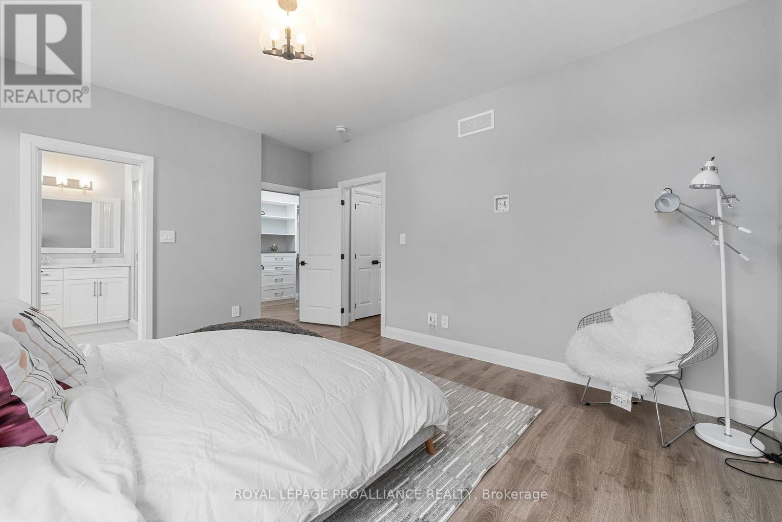 5 Mackenzie John Crescent Property Photo 28