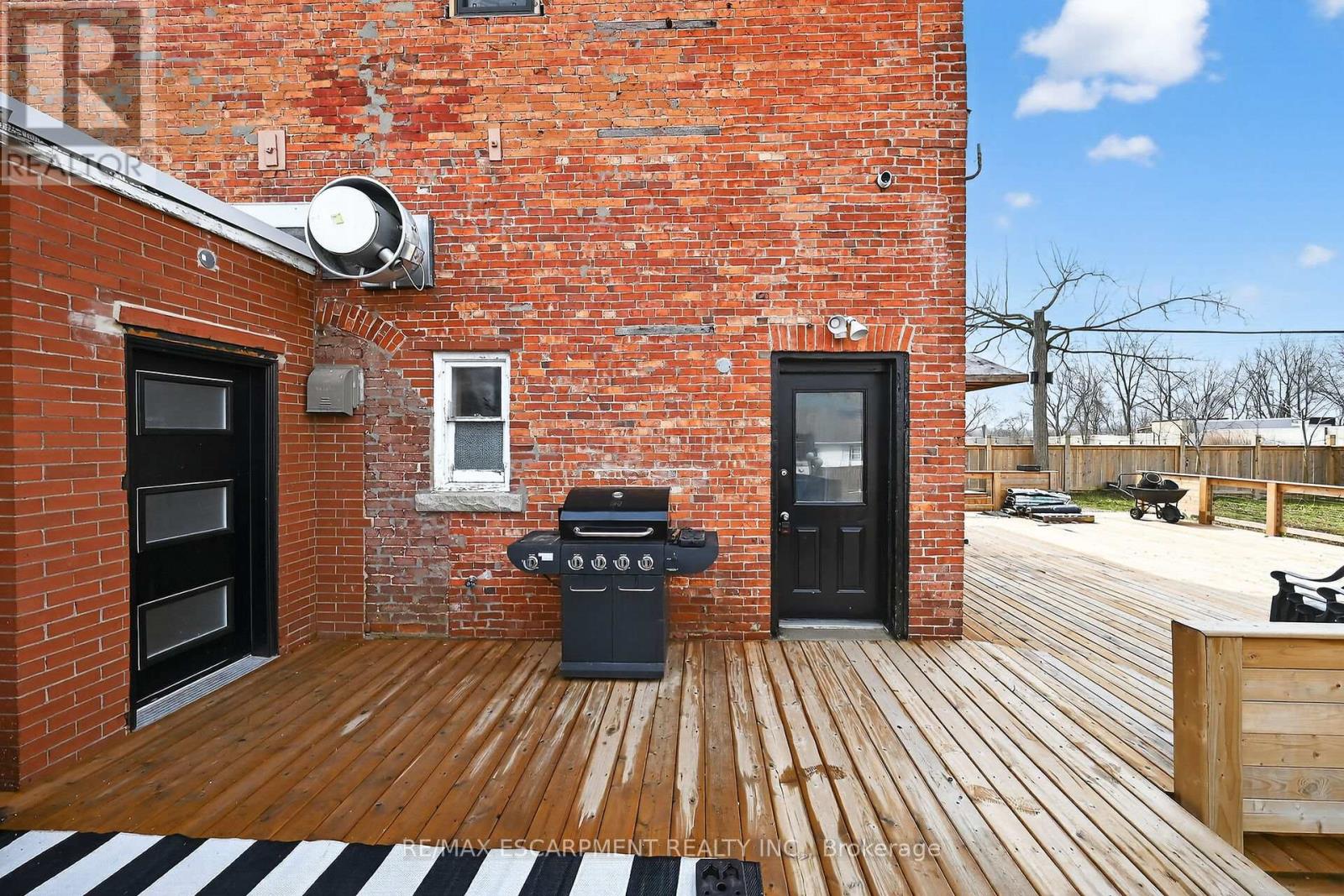2 Main Street W Property Photo 38