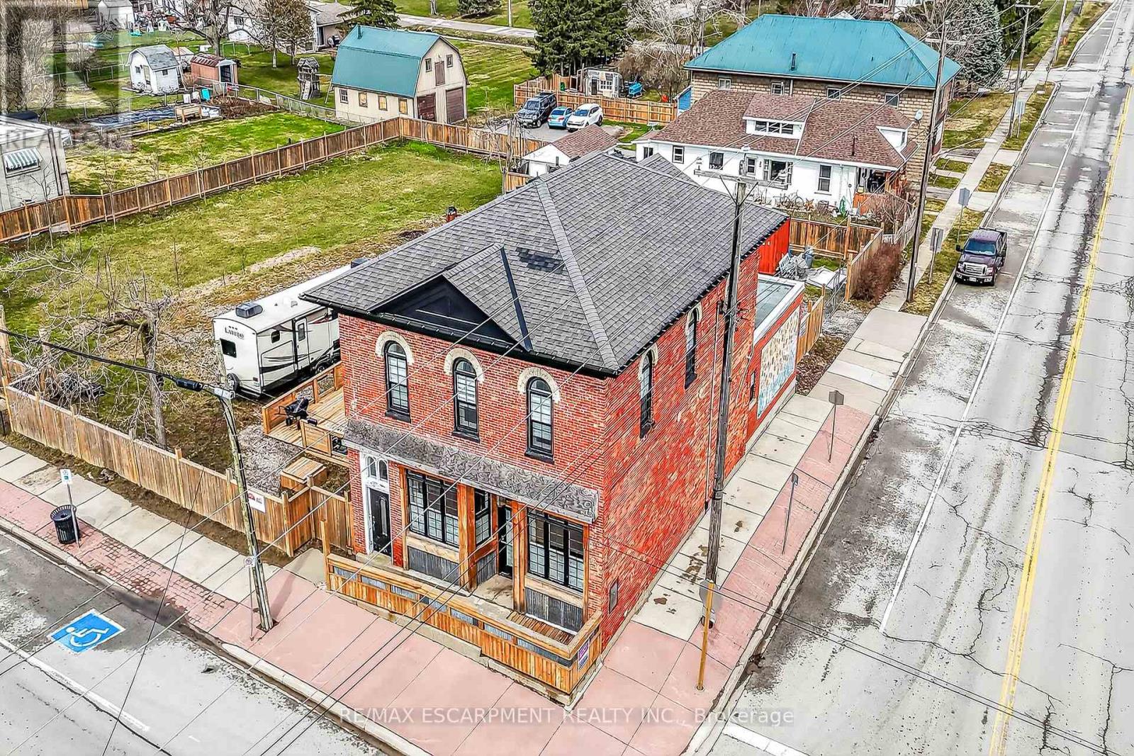 2 Main Street W Property Photo 42