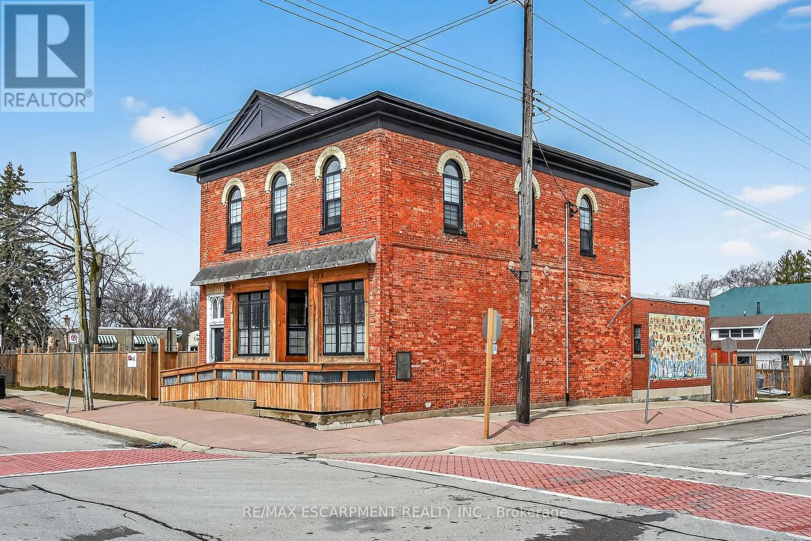 2 Main Street W Property Photo 43