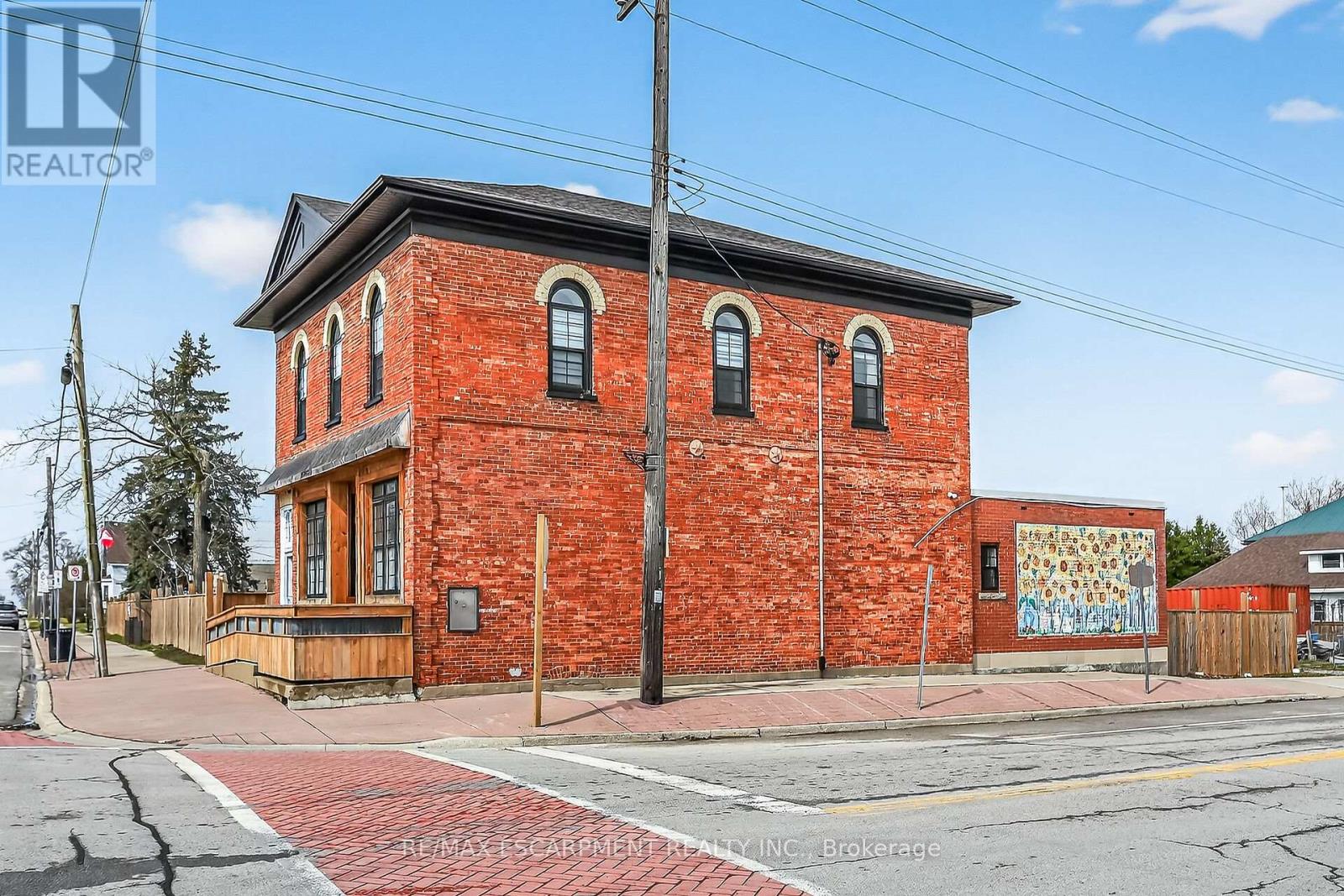 2 Main Street W Property Photo 50