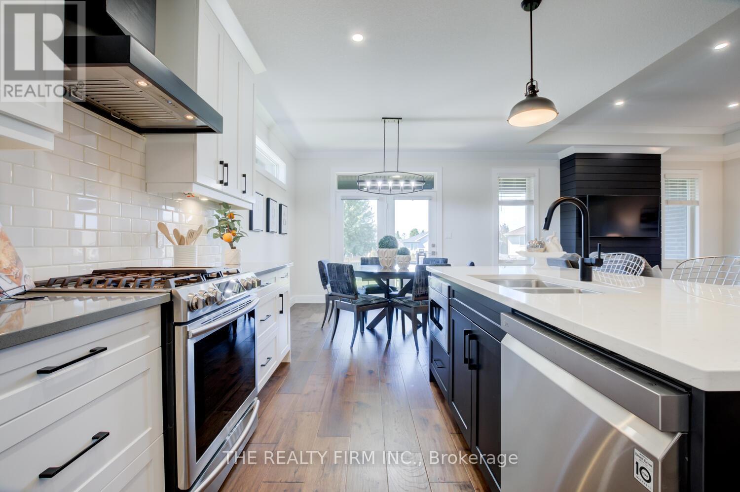 283 Elizabeth Street Property Photo 6