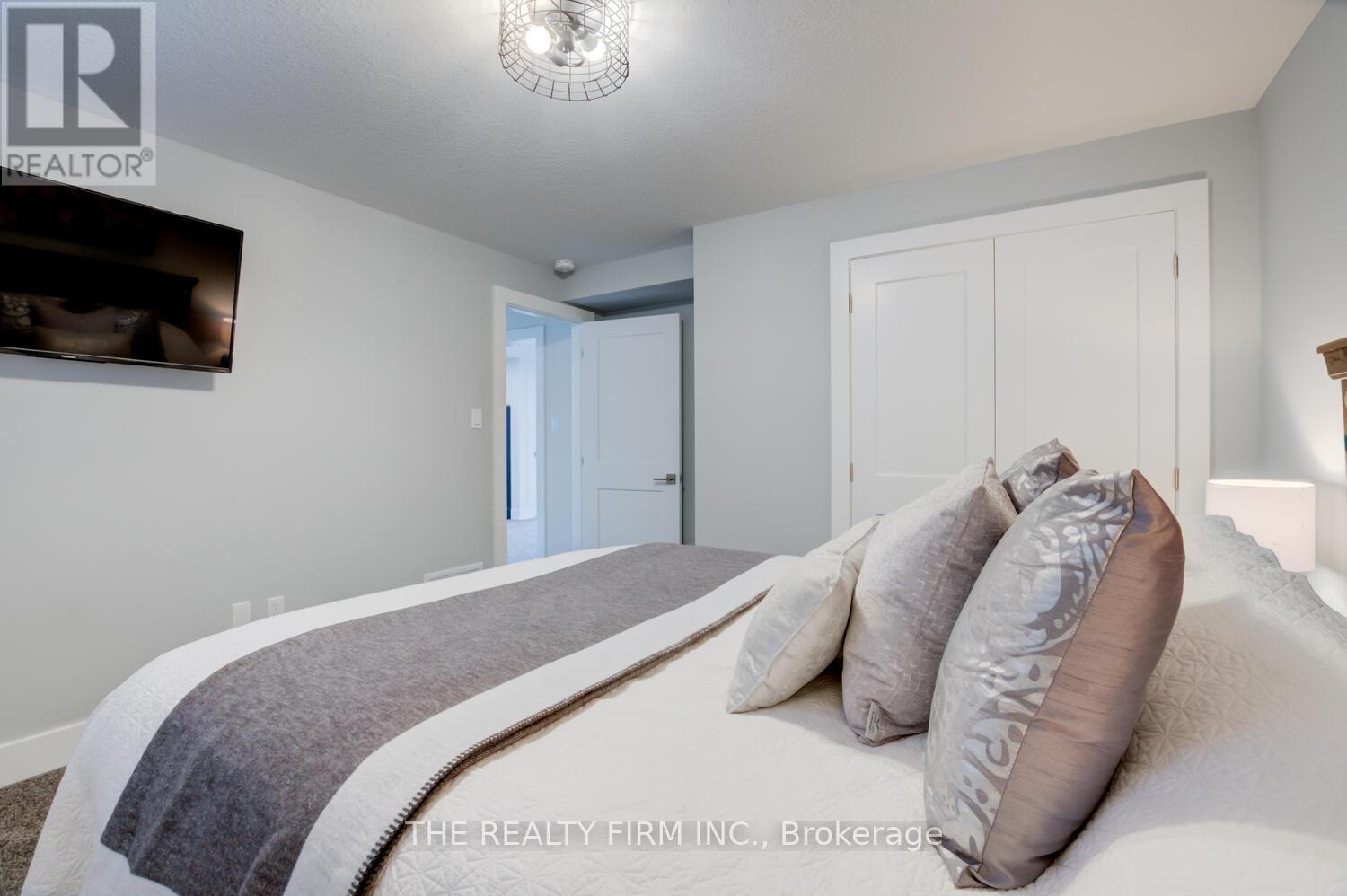 283 Elizabeth Street Property Photo 29