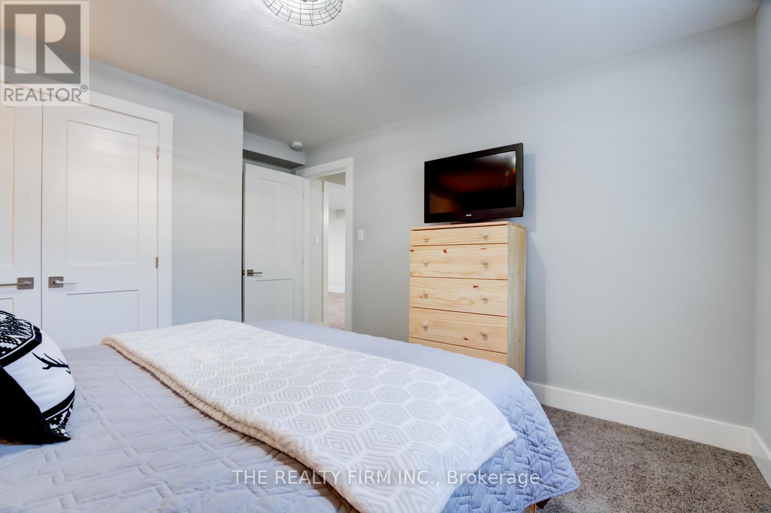 283 Elizabeth Street Property Photo 32