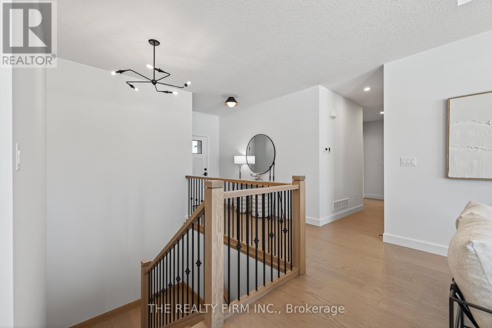 289 King Street Property Photo 12