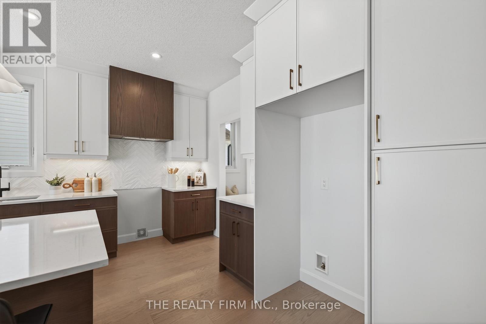 289 King Street Property Photo 15