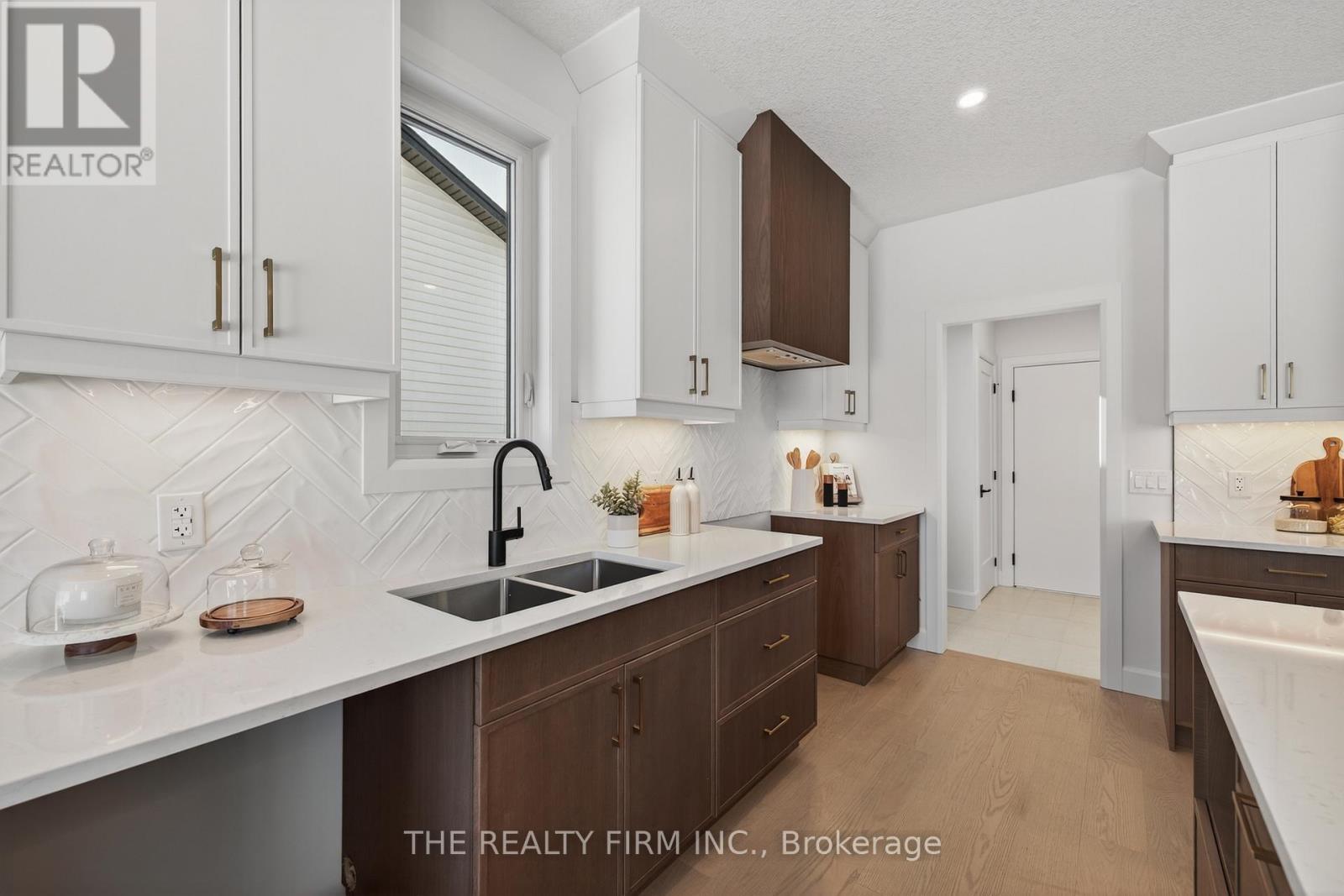 289 King Street Property Photo 19
