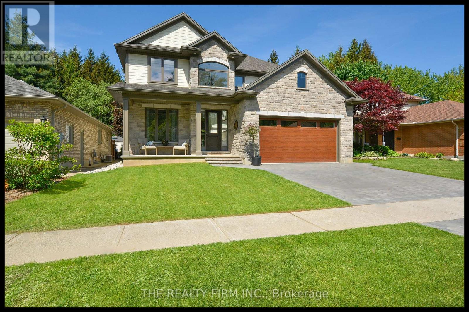 285 Elizabeth Street Property Photo 2