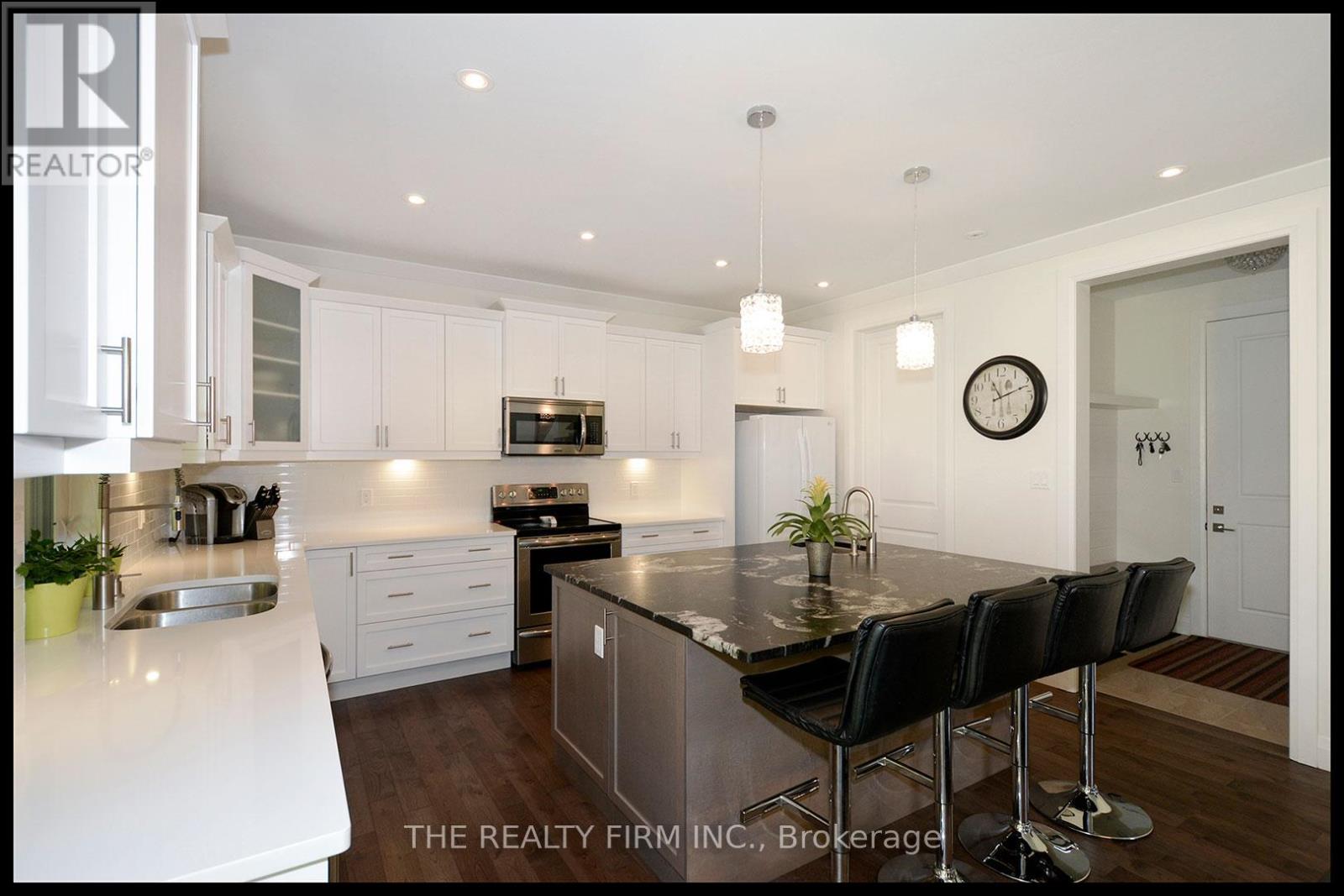 285 Elizabeth Street Property Photo 10