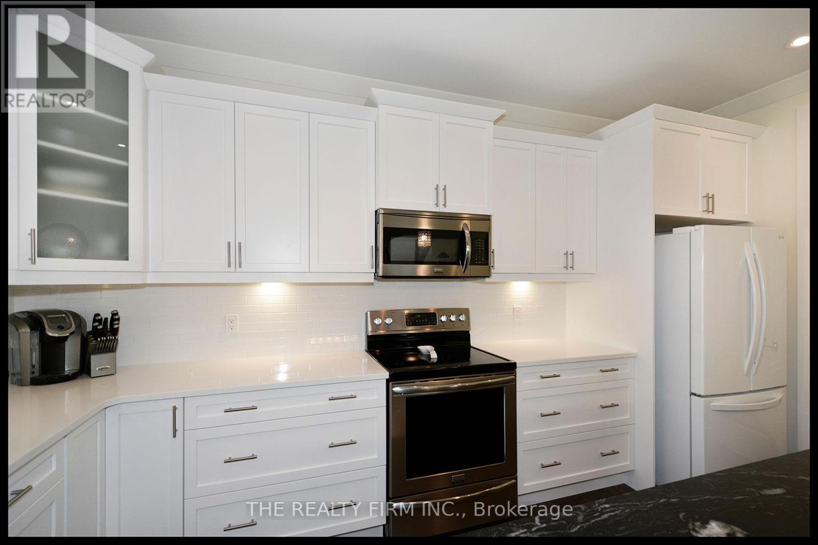 285 Elizabeth Street Property Photo 11