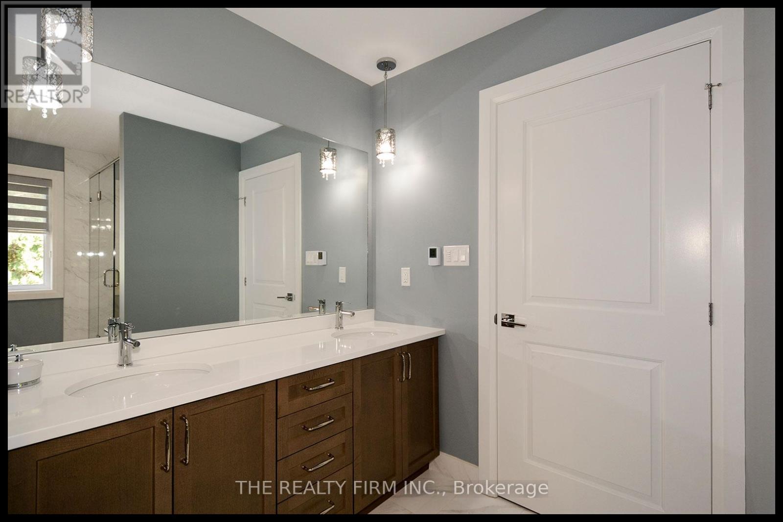 285 Elizabeth Street Property Photo 14