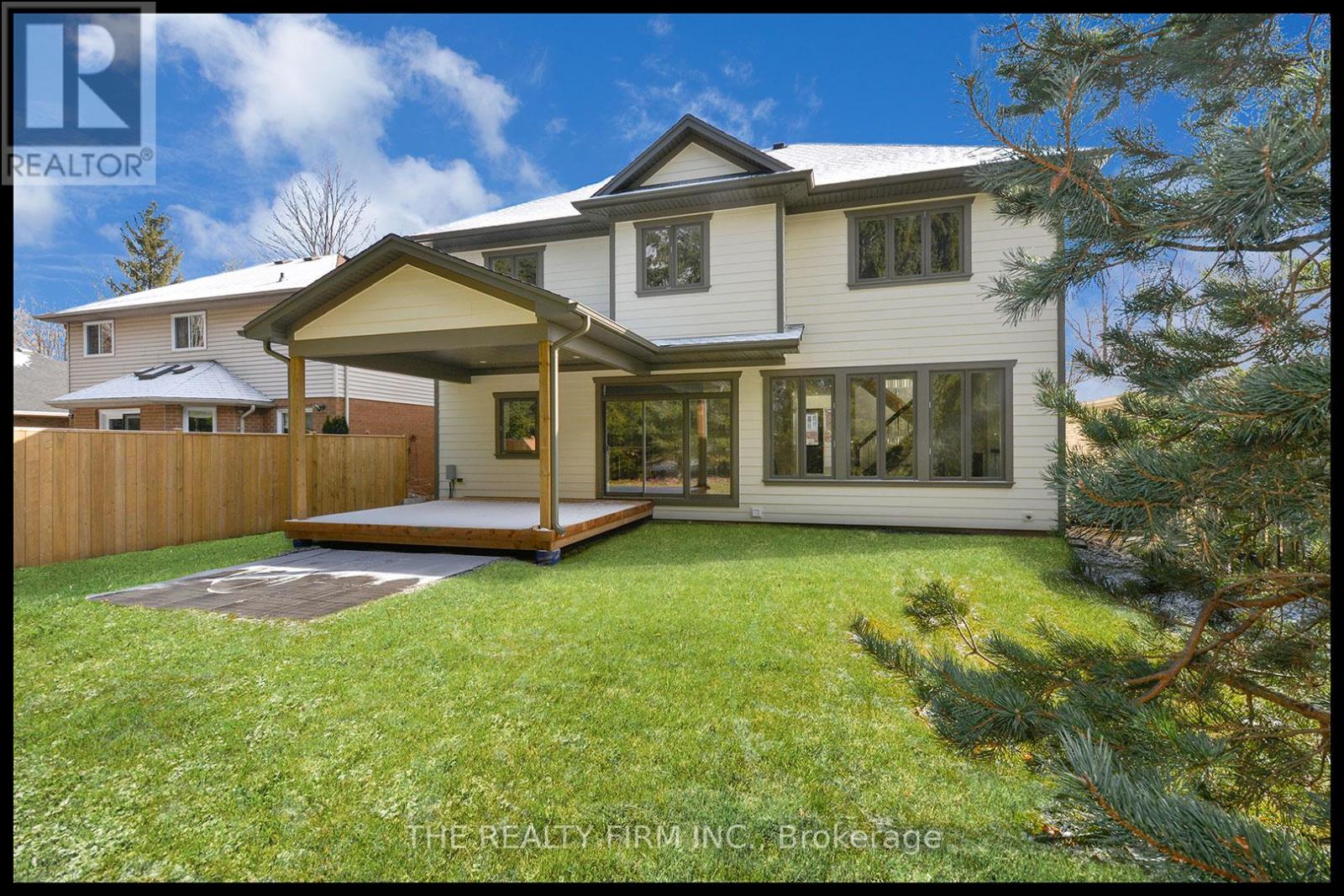 285 Elizabeth Street Property Photo 23