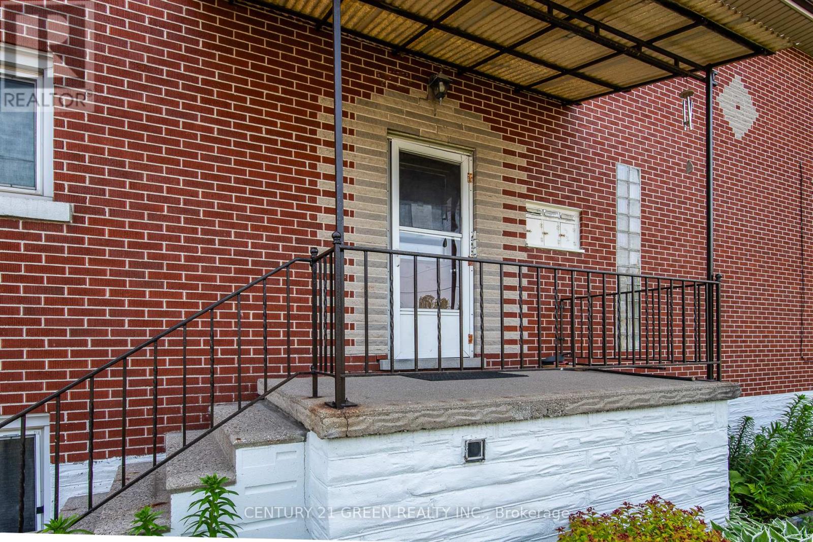 129 River Road E Property Photo 6