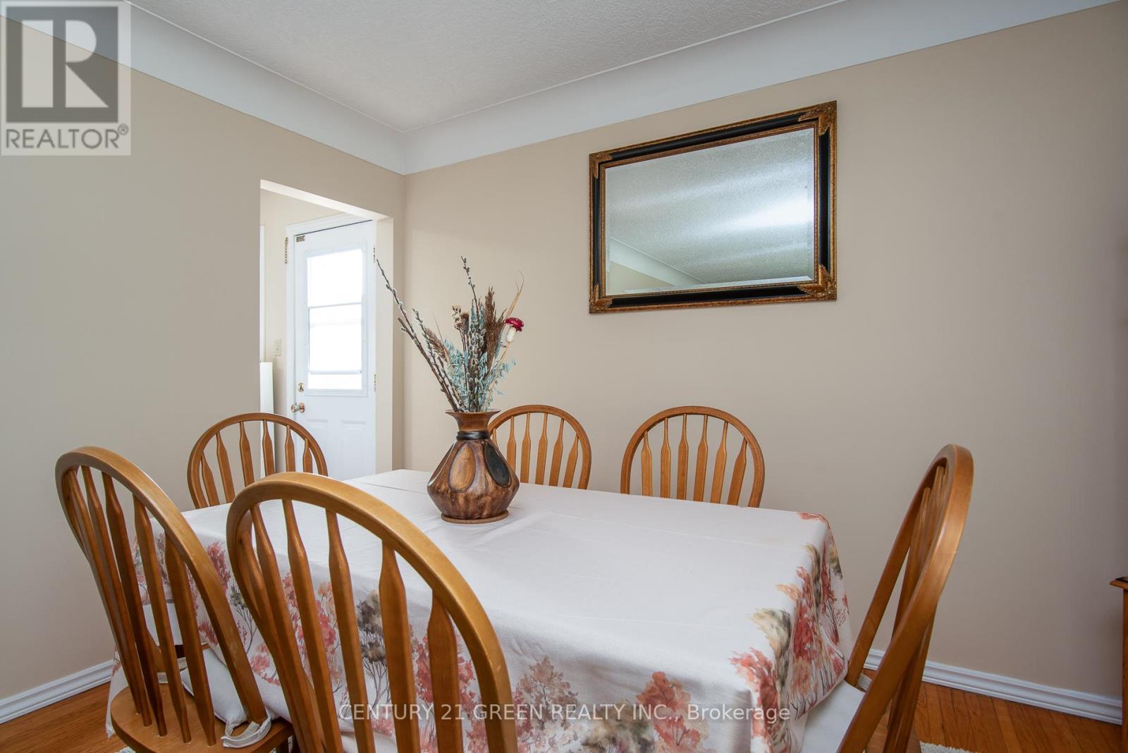 129 River Road E Property Photo 16