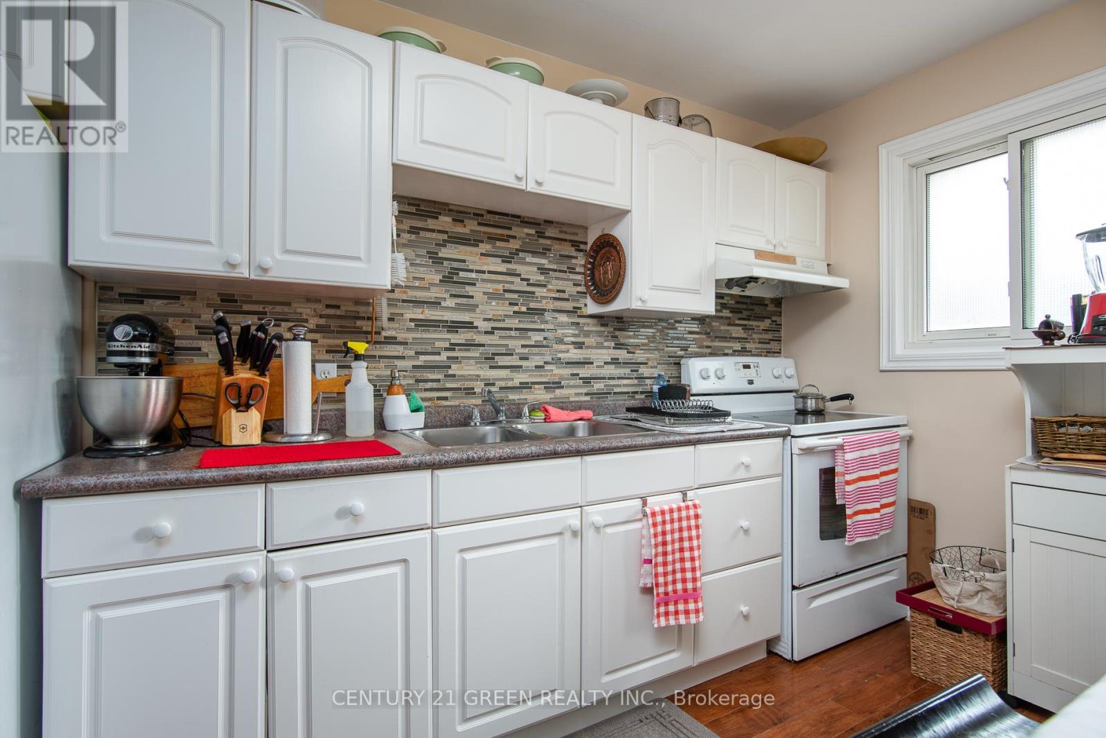 129 River Road E Property Photo 20