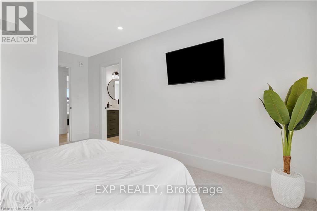 1048 Walton Avenue Property Photo 32