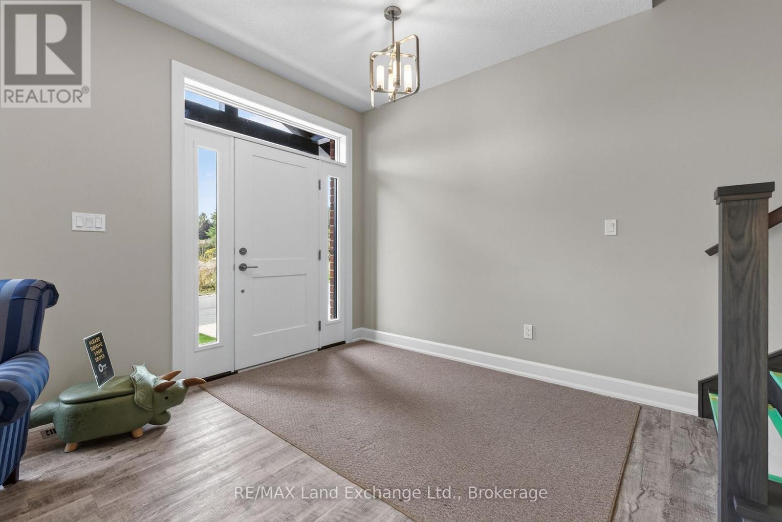 Unit 2 - 8 Golf Links Road Property Photo 2