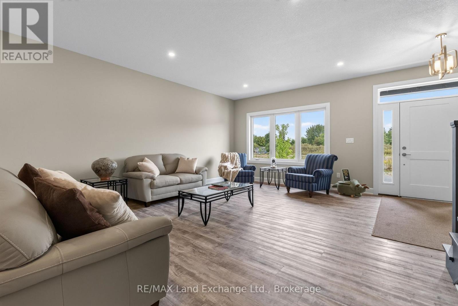 Unit 2 - 8 Golf Links Road Property Photo 3