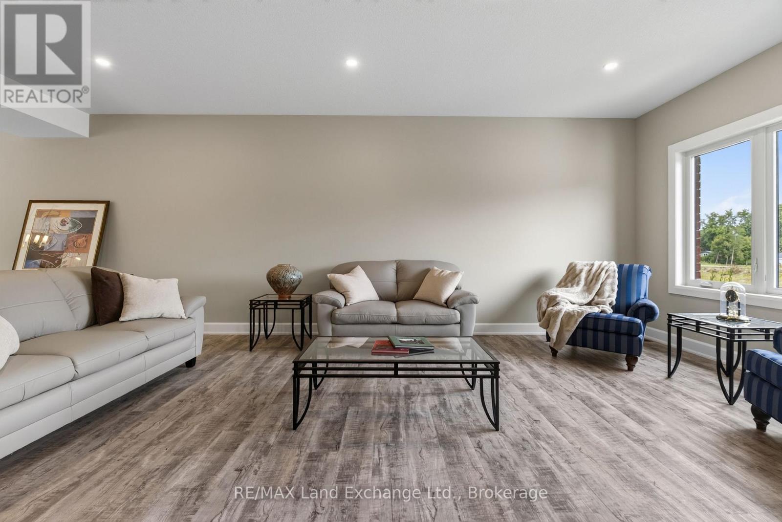 Unit 2 - 8 Golf Links Road Property Photo 4