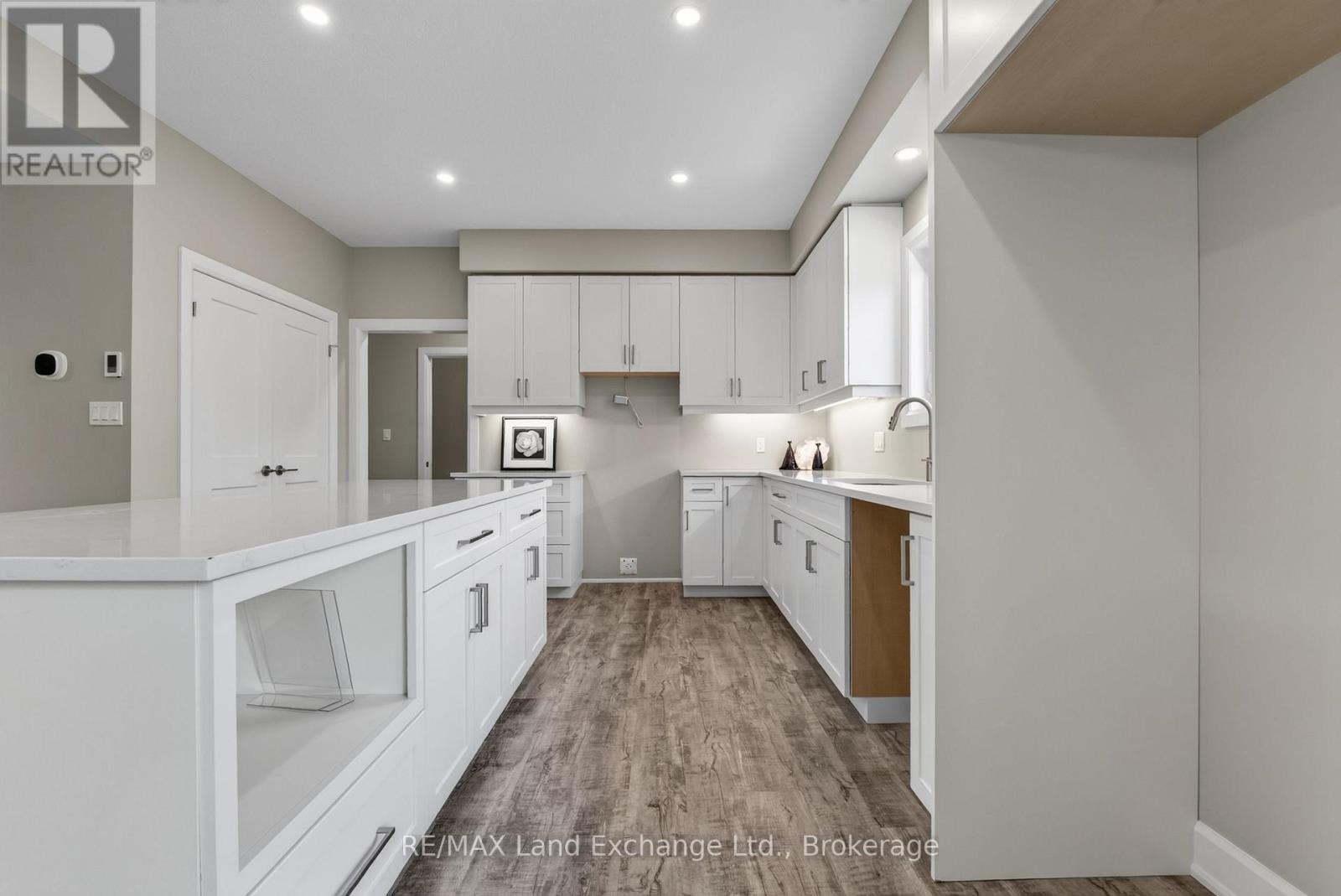 Unit 2 - 8 Golf Links Road Property Photo 8