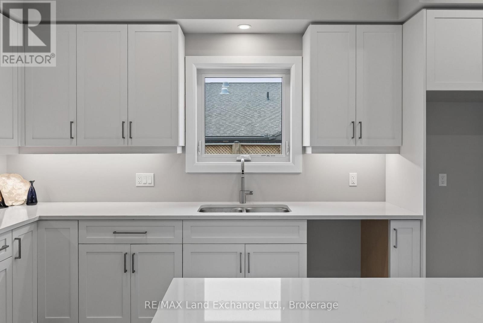 Unit 2 - 8 Golf Links Road Property Photo 12
