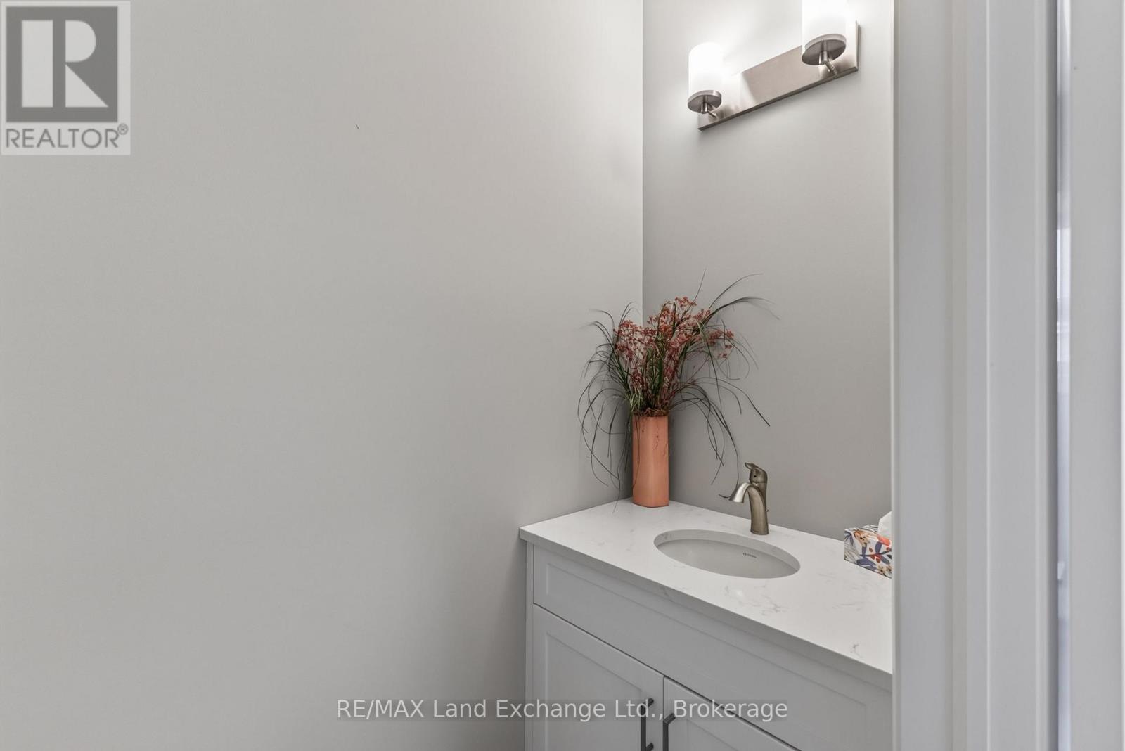 Unit 2 - 8 Golf Links Road Property Photo 13