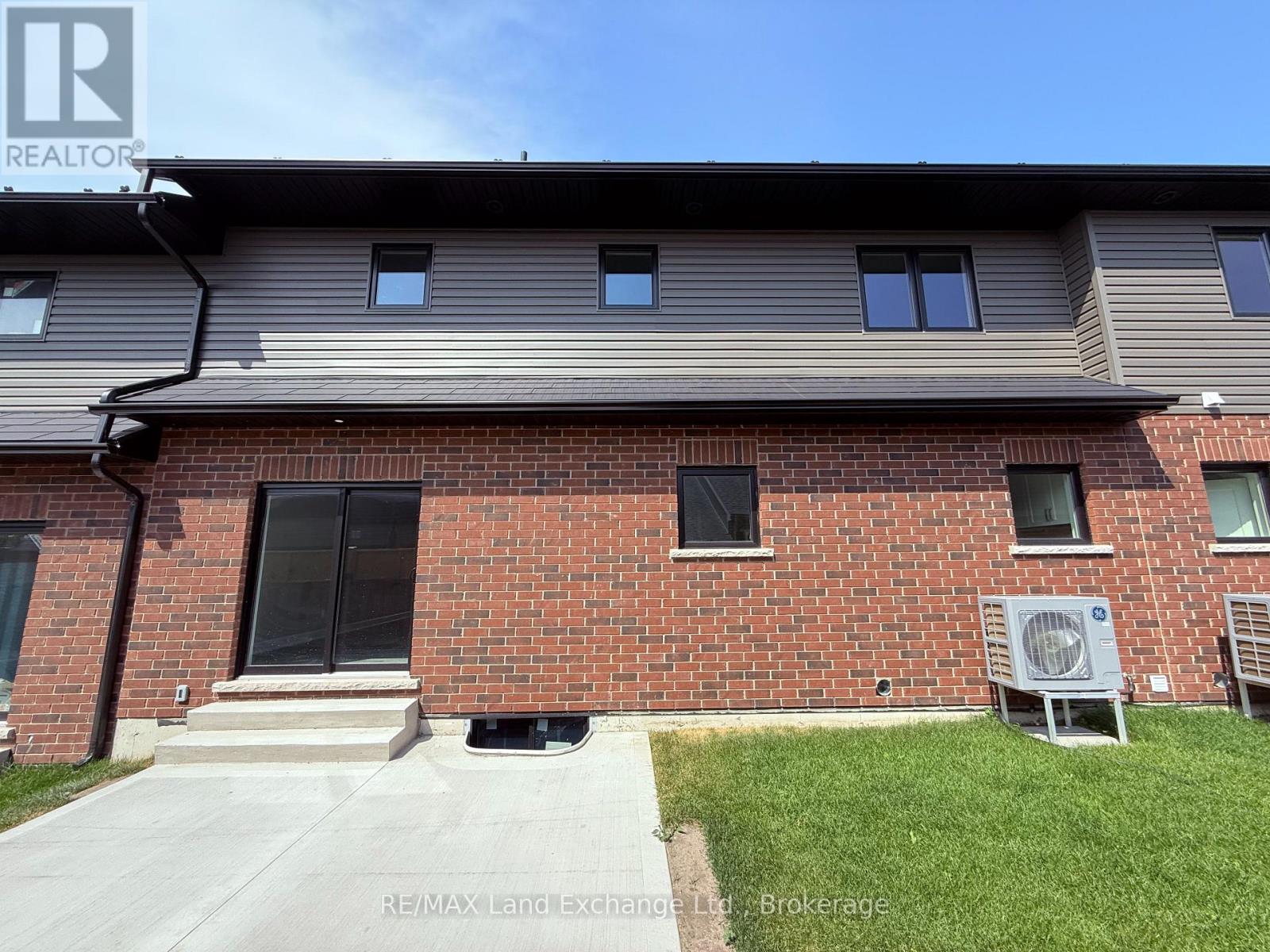 Unit 2 - 8 Golf Links Road Property Photo 32