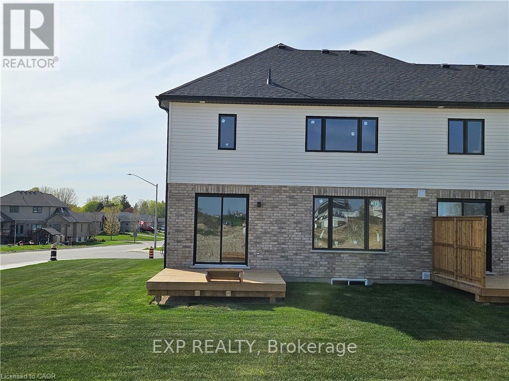 40 Anne Street W Property Photo 2