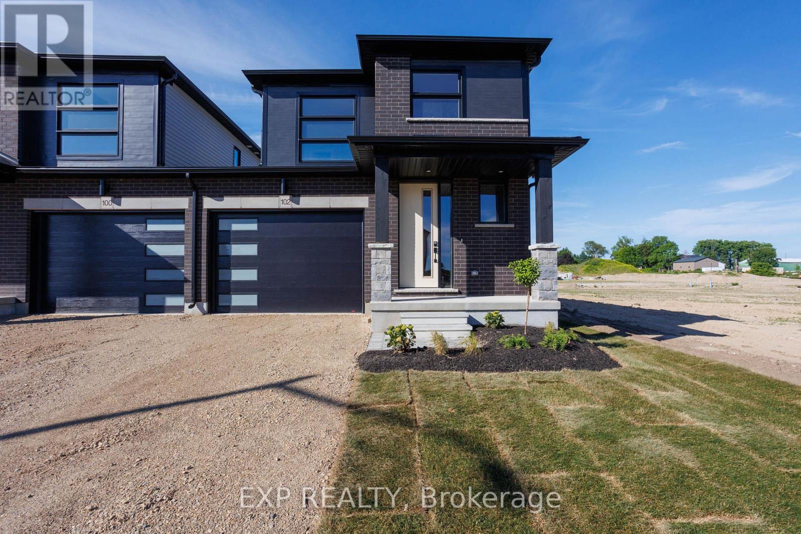 102 THACKERAY WAY Property Photo 1