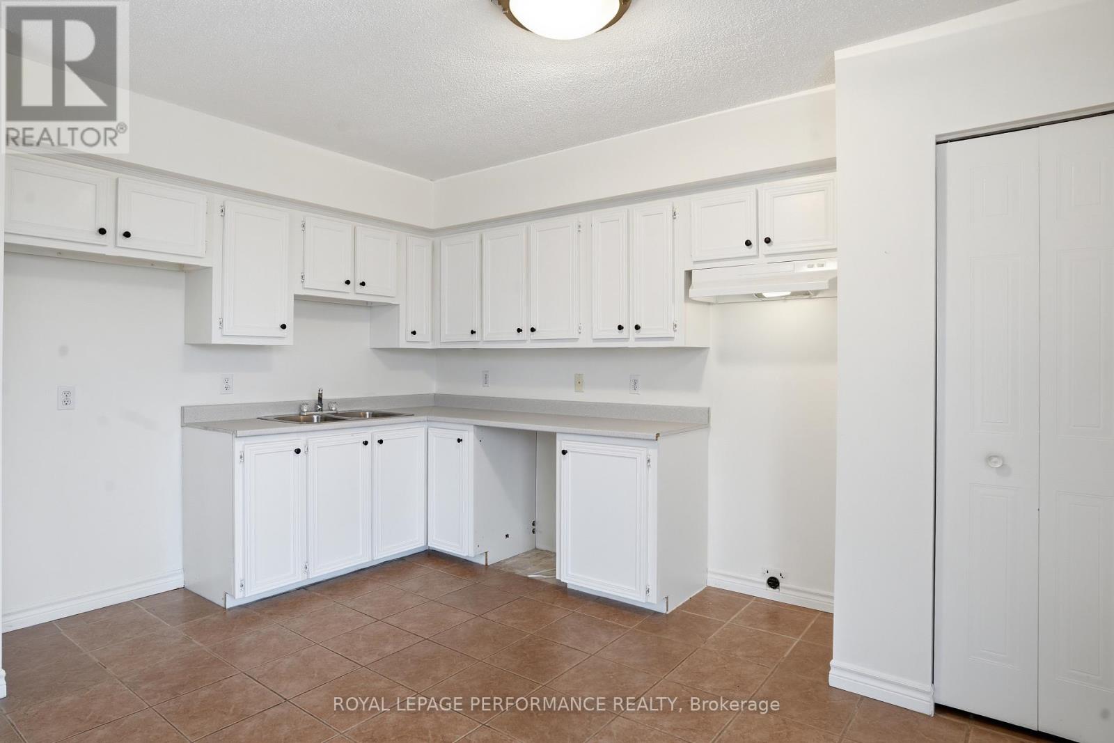 122 - 1101 Clement Street Property Photo 12