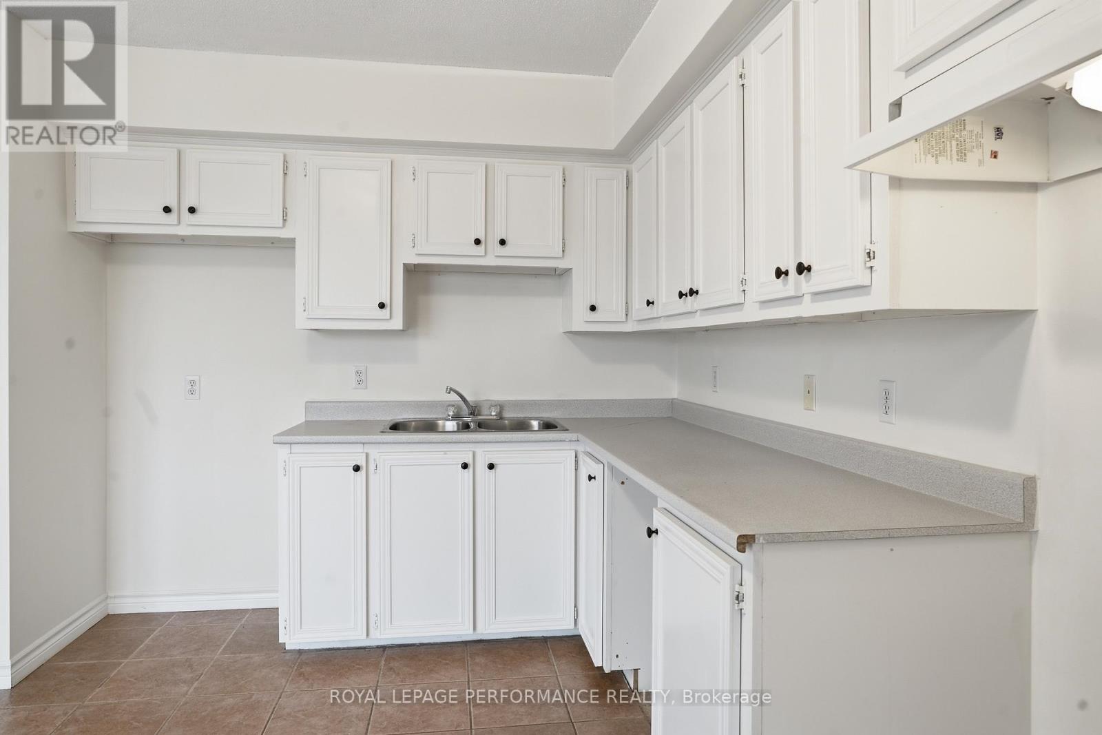122 - 1101 Clement Street Property Photo 14