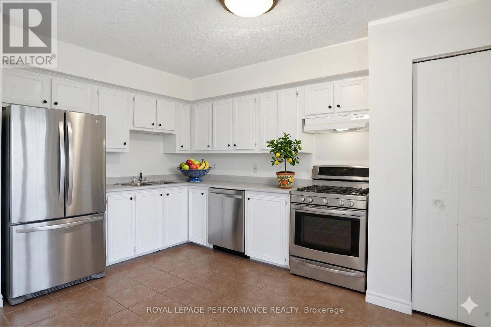 122 - 1101 Clement Street Property Photo 21