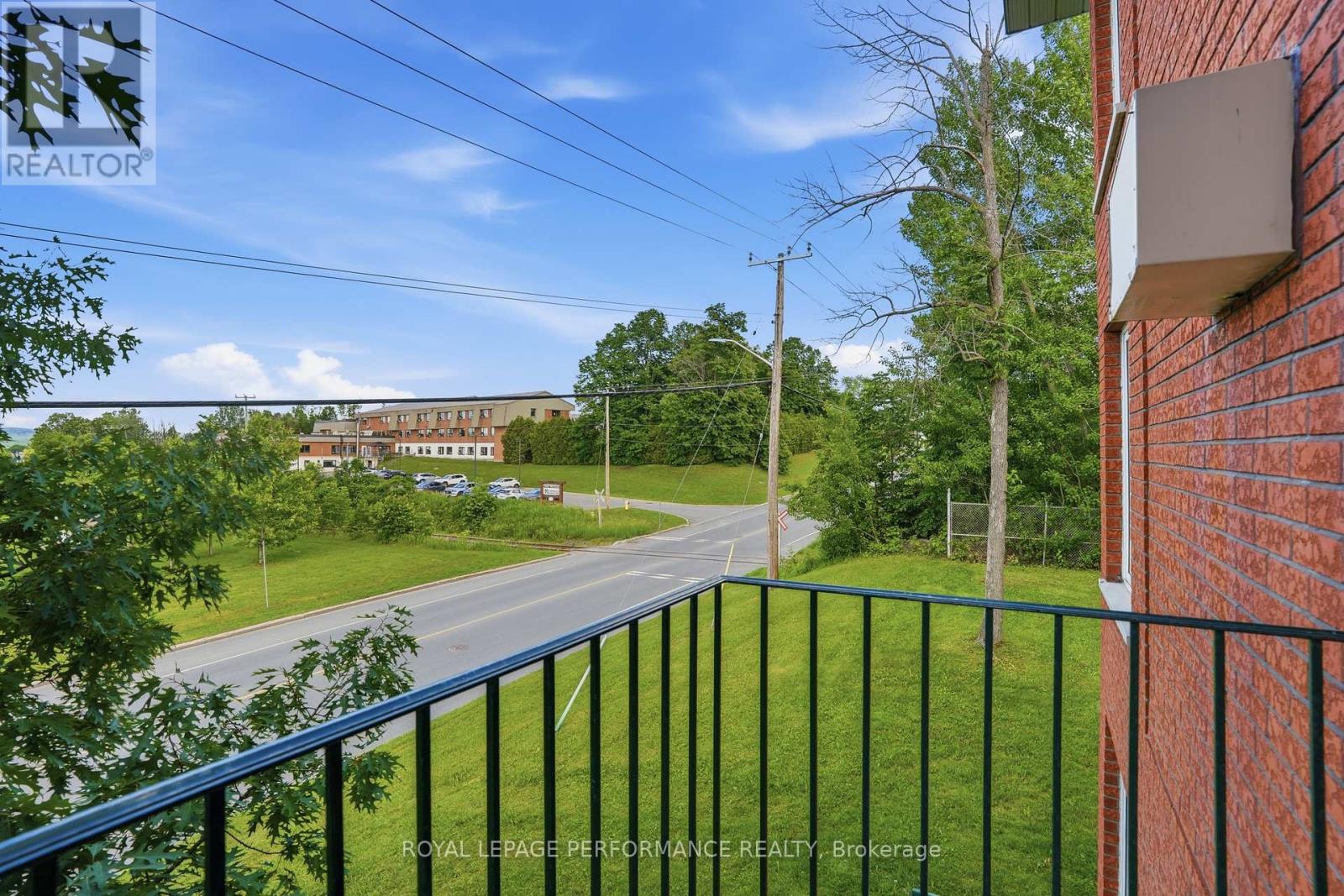 122 - 1101 Clement Street Property Photo 28