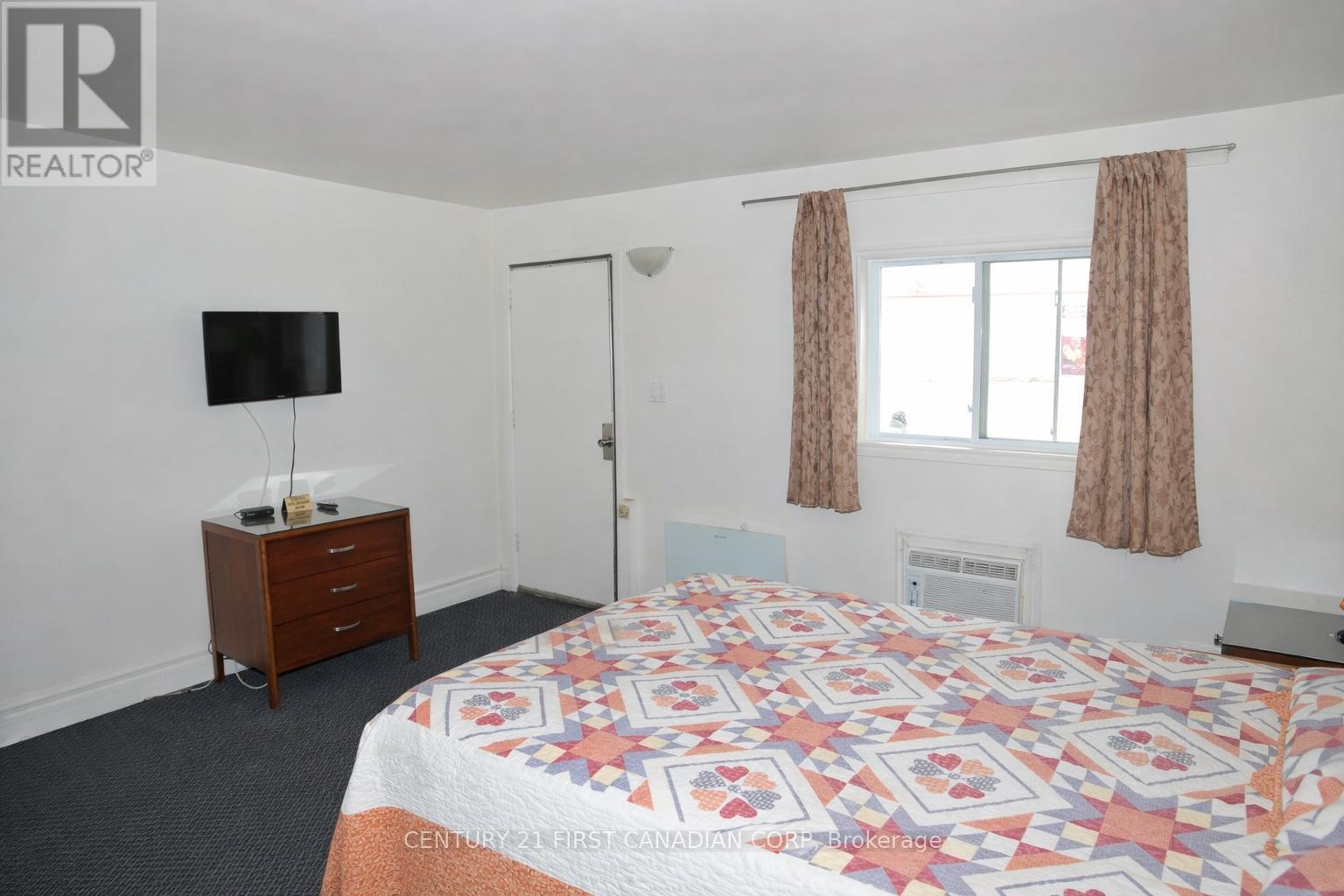 1701 London Line Property Photo 5