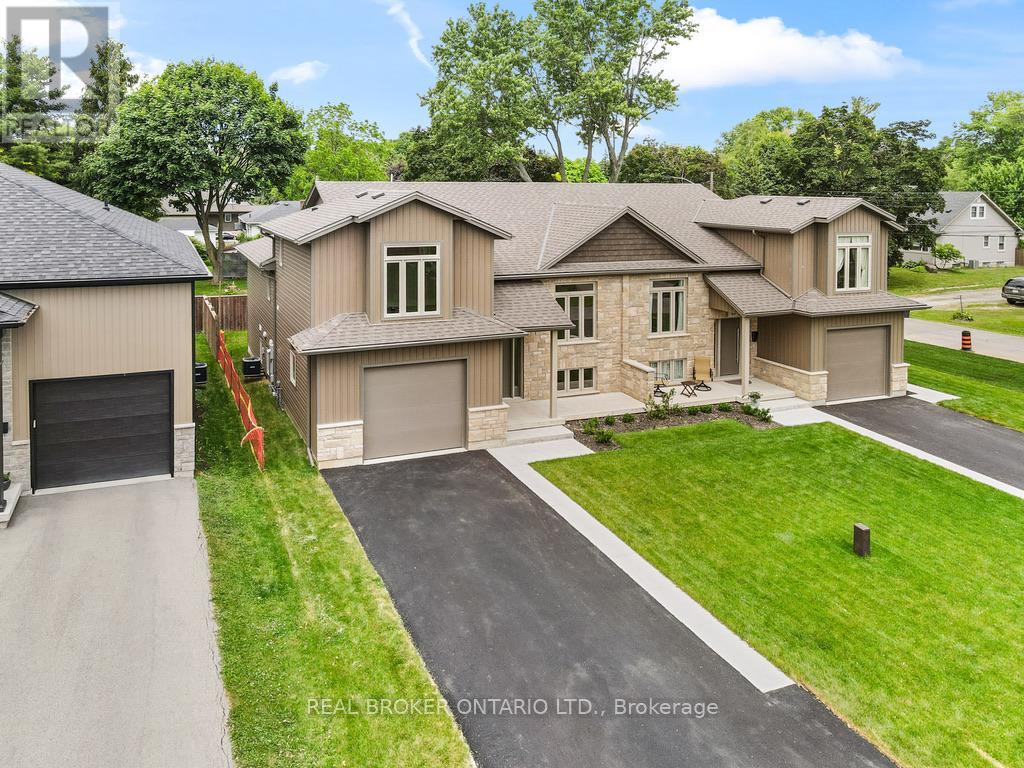 44 Topham Boulevard Property Photo 2