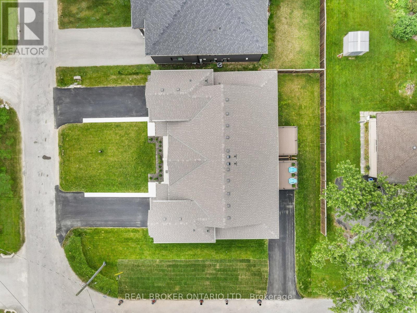 44 Topham Boulevard Property Photo 3