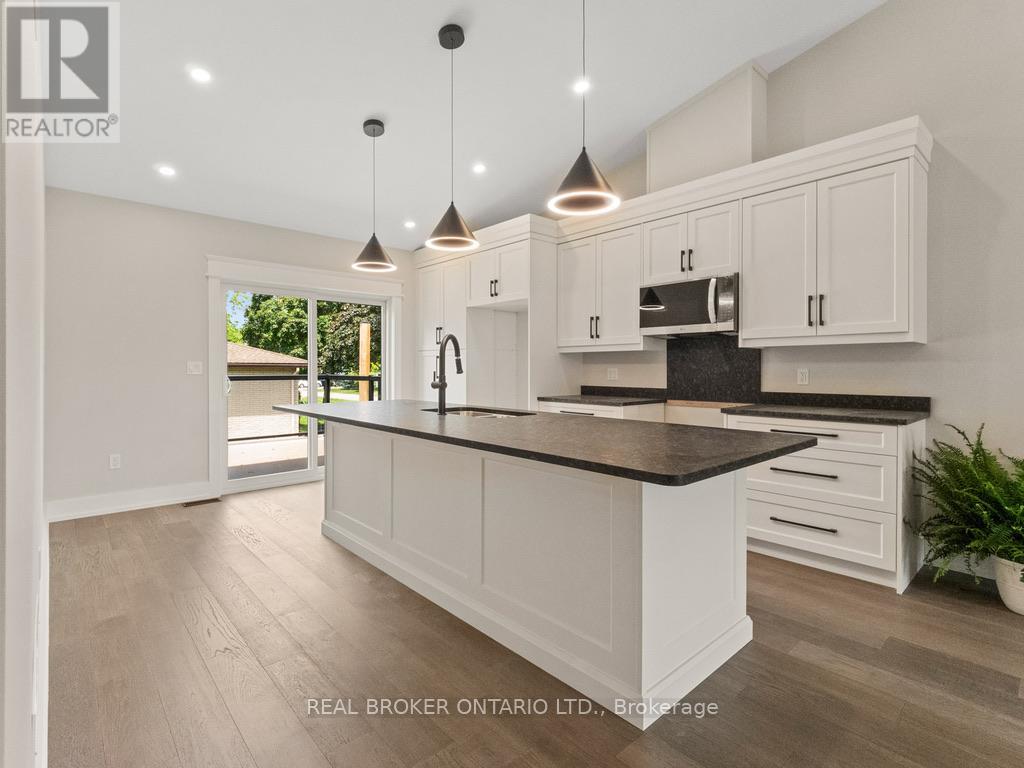 44 Topham Boulevard Property Photo 4