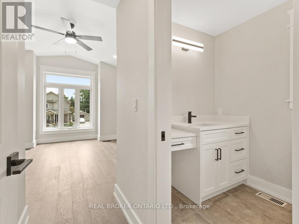 44 Topham Boulevard Property Photo 5