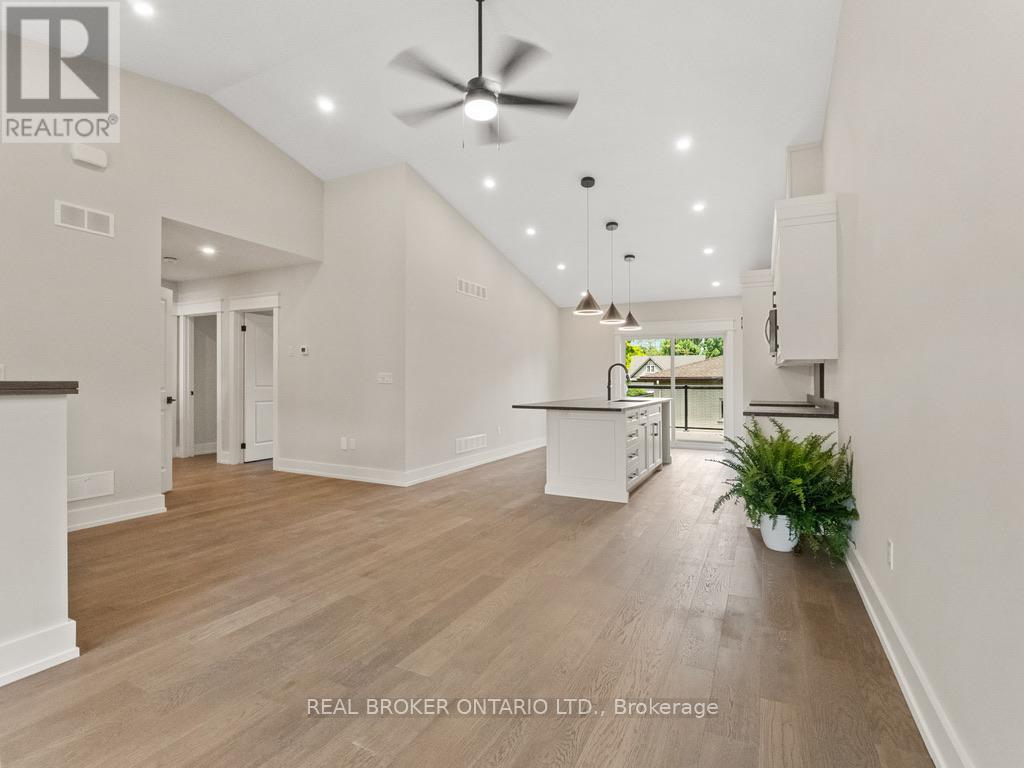 44 Topham Boulevard Property Photo 6