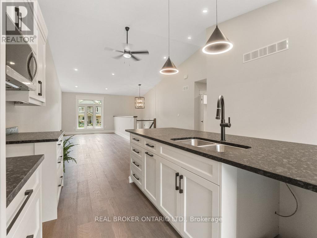 44 Topham Boulevard Property Photo 8