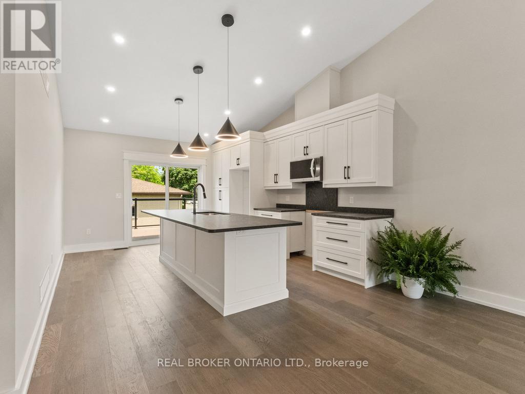 44 Topham Boulevard Property Photo 10