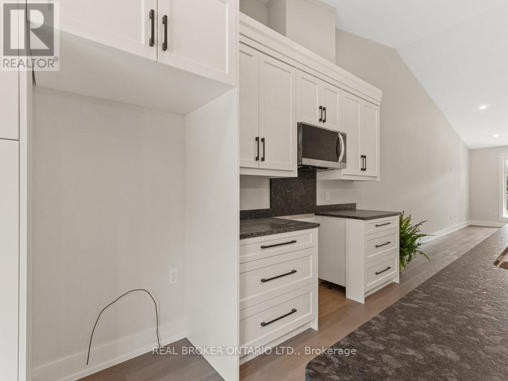 44 Topham Boulevard Property Photo 11