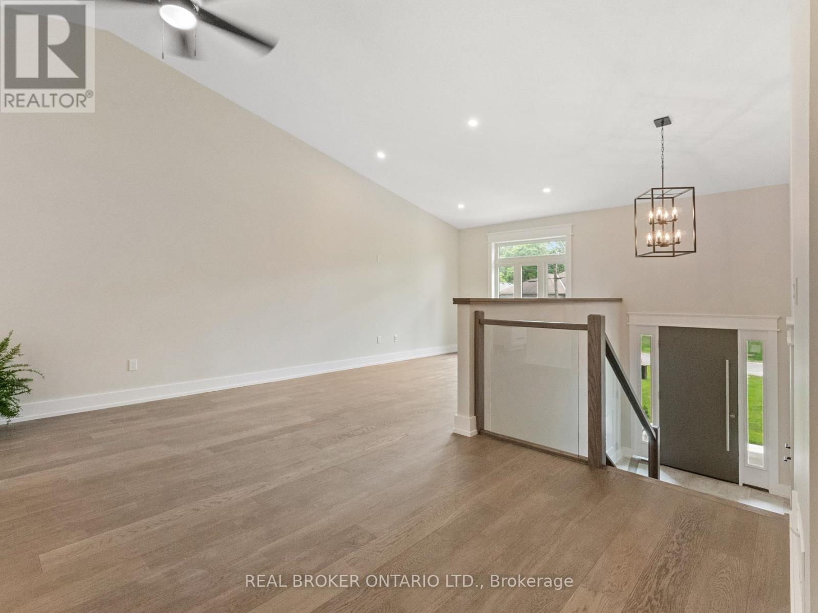44 Topham Boulevard Property Photo 12