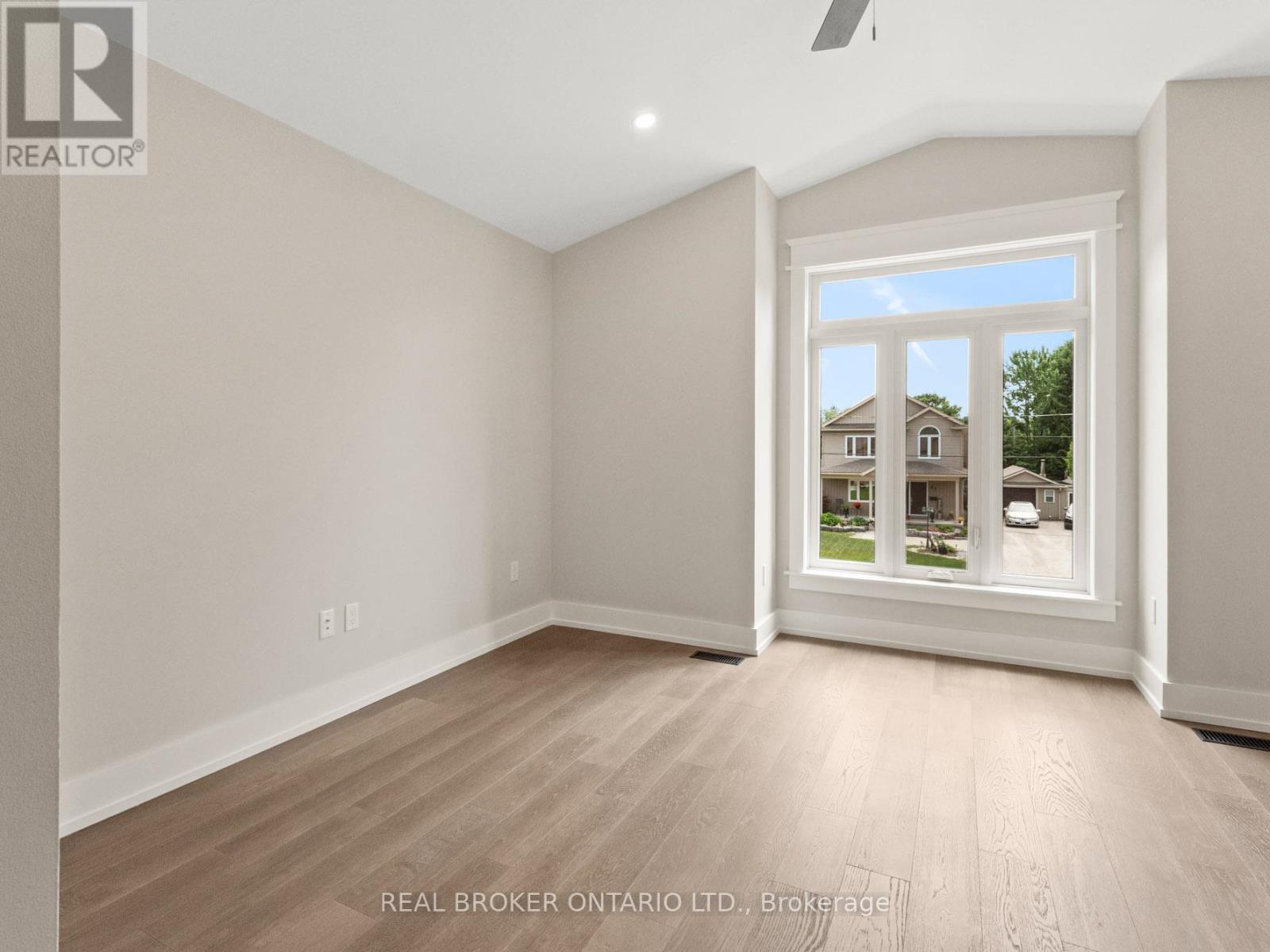 44 Topham Boulevard Property Photo 14